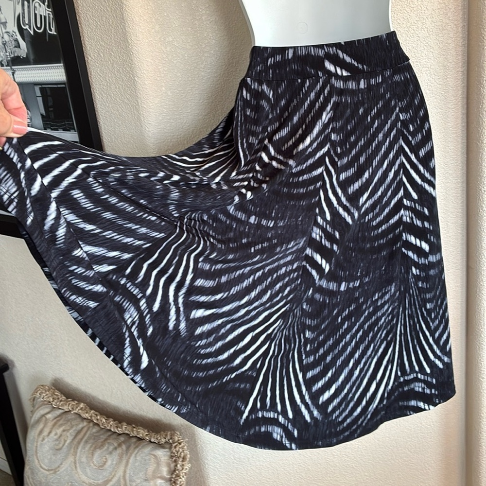 Grace Elements Skirt Women's XL, black & grey feathery print, full, pull-on EUC - Picture 3 of 14